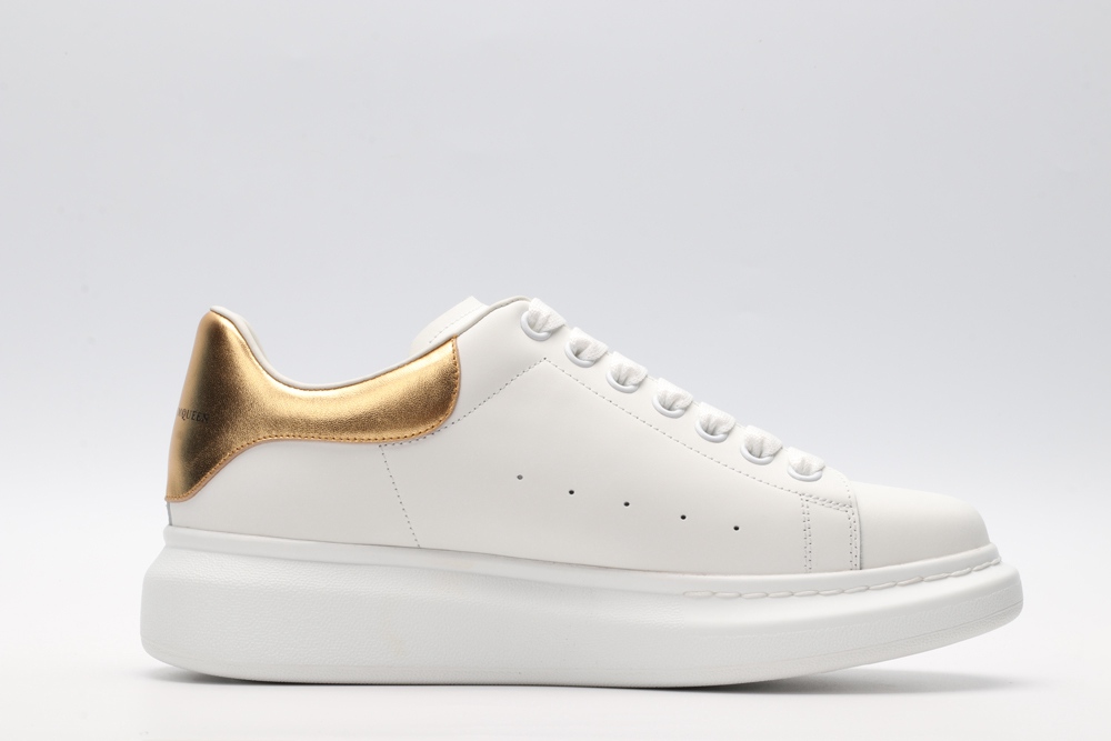 AMQ OVERSIZED SNEAKER with gold grain leather heel