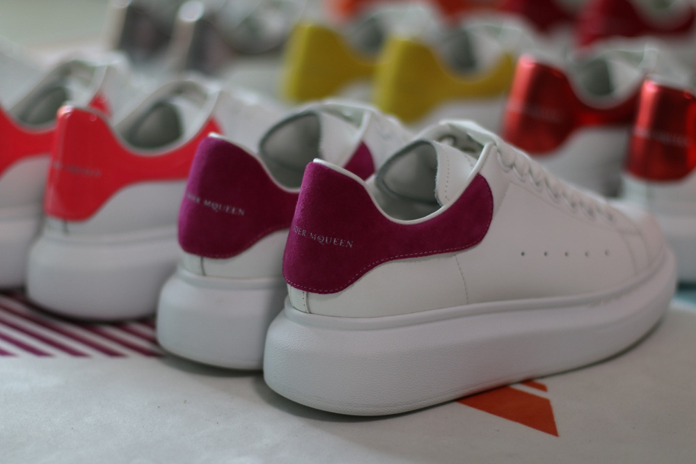 AMQ OVERSIZED SNEAKER with rose heel