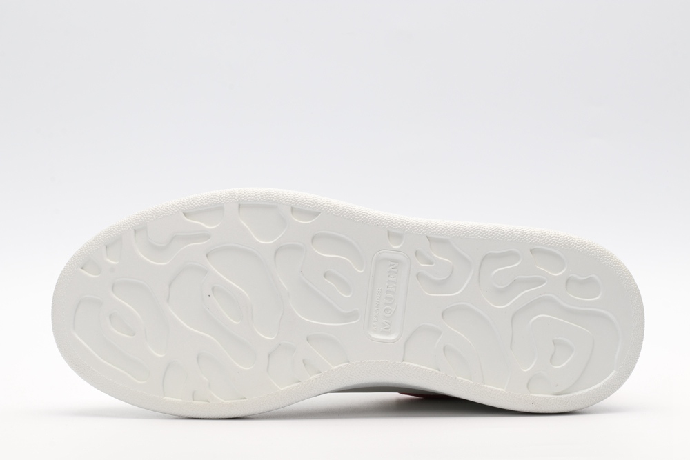 AMQ OVERSIZED SNEAKER with lust red suede heel