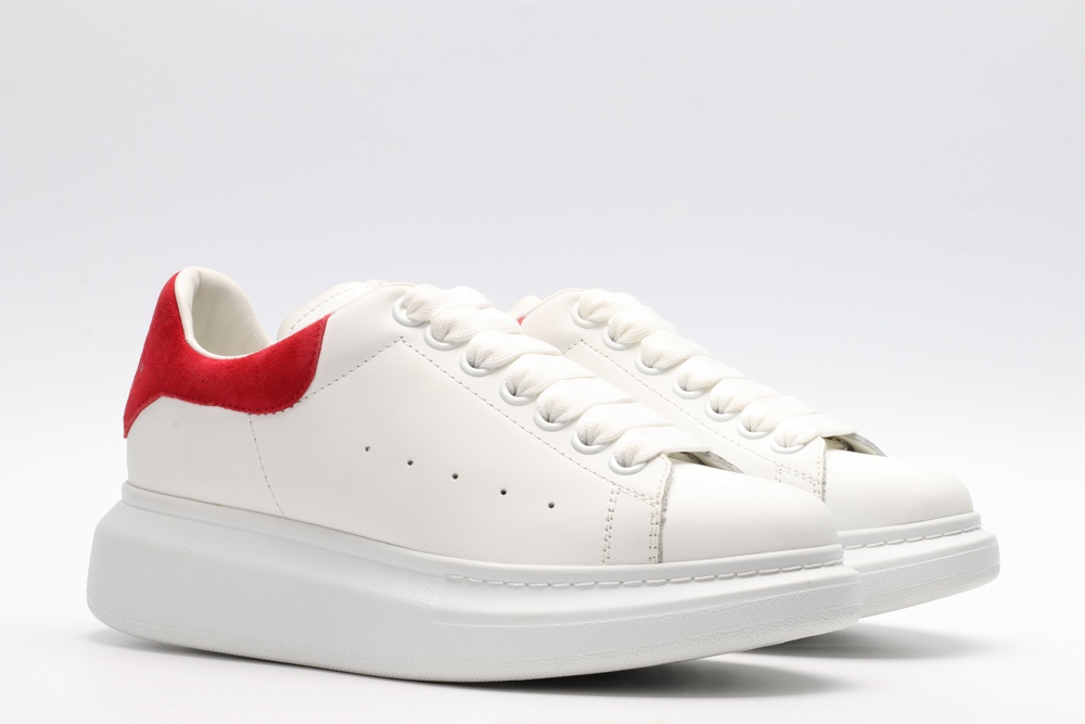 AMQ OVERSIZED SNEAKER with lust red suede heel