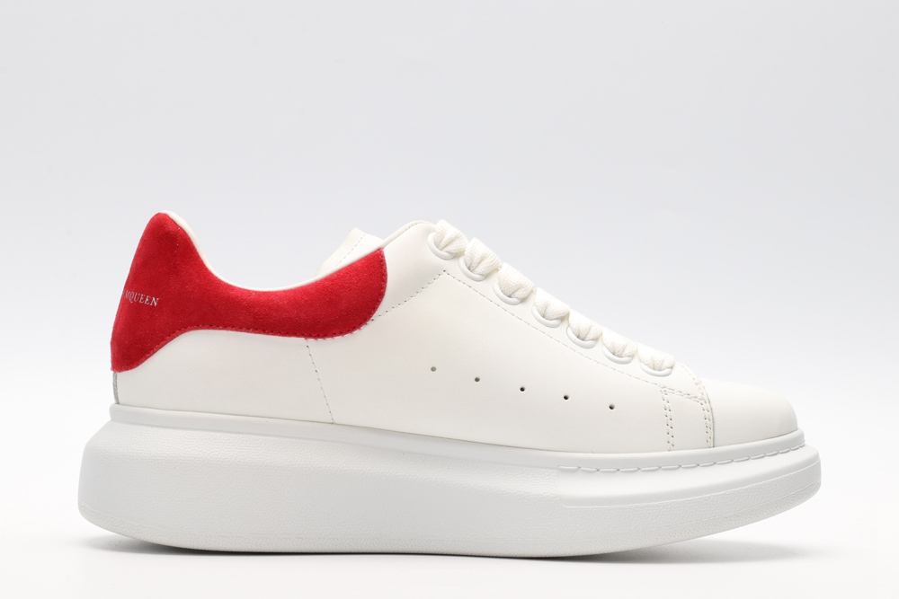AMQ OVERSIZED SNEAKER with lust red suede heel