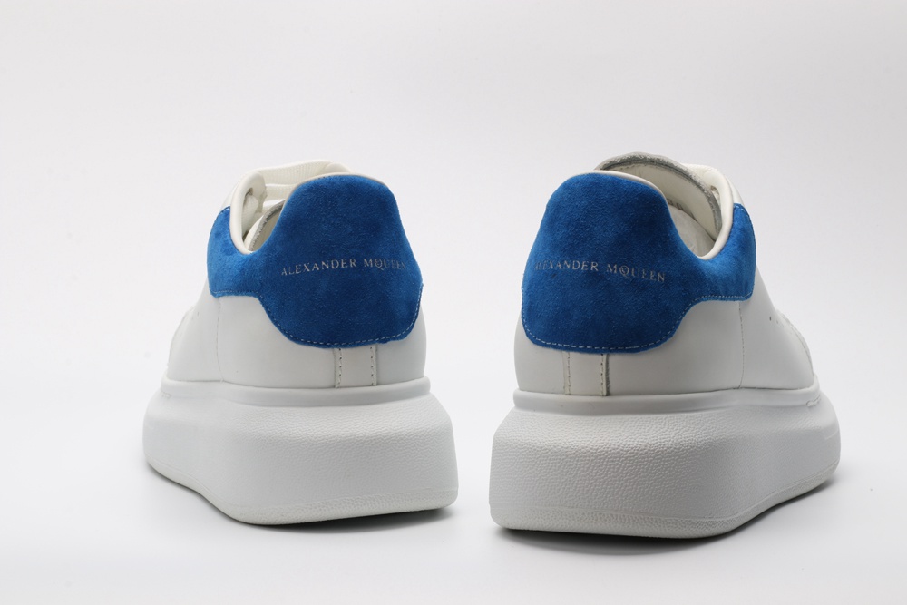 AMQ OVERSIZED SNEAKER with blue heel
