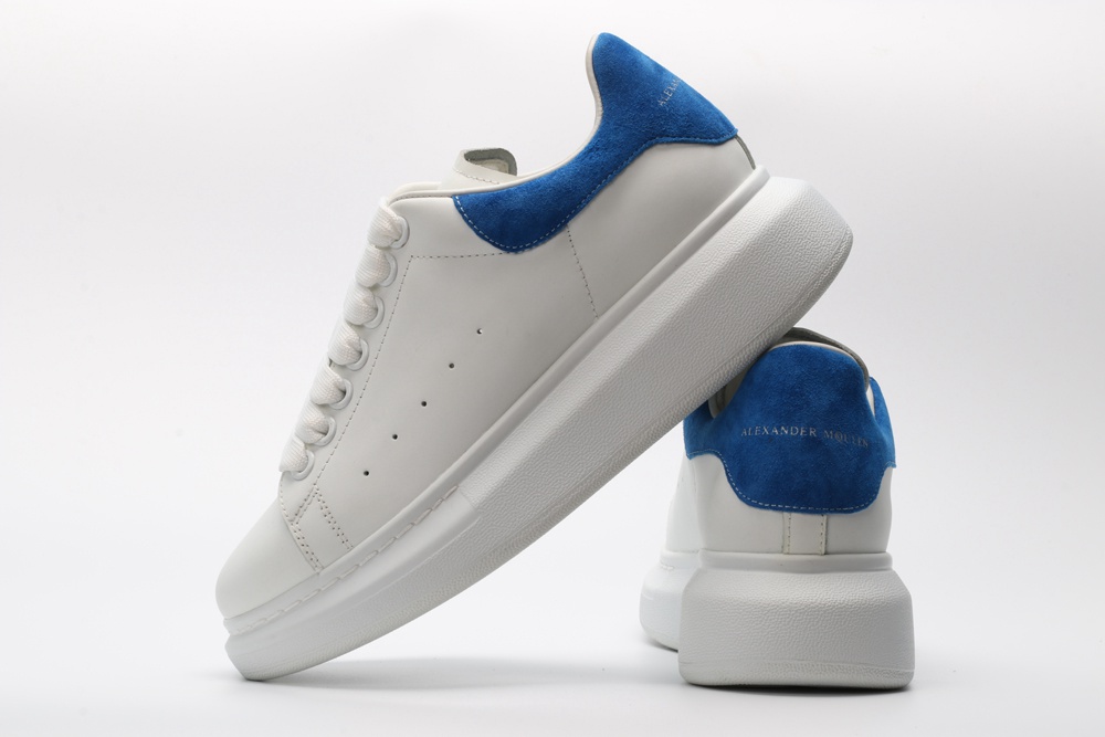 AMQ OVERSIZED SNEAKER with blue heel