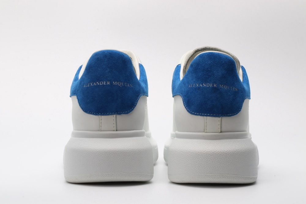 AMQ OVERSIZED SNEAKER with blue heel