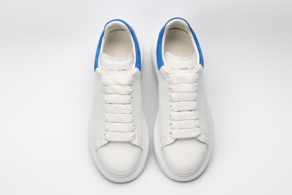 AMQ OVERSIZED SNEAKER with blue heel