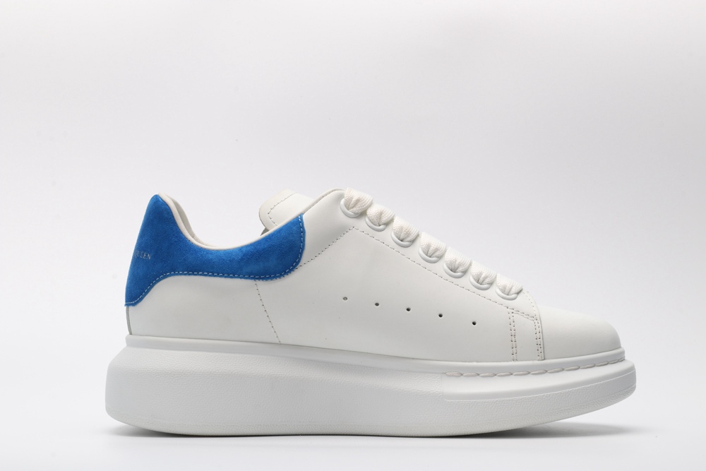 AMQ OVERSIZED SNEAKER with blue heel