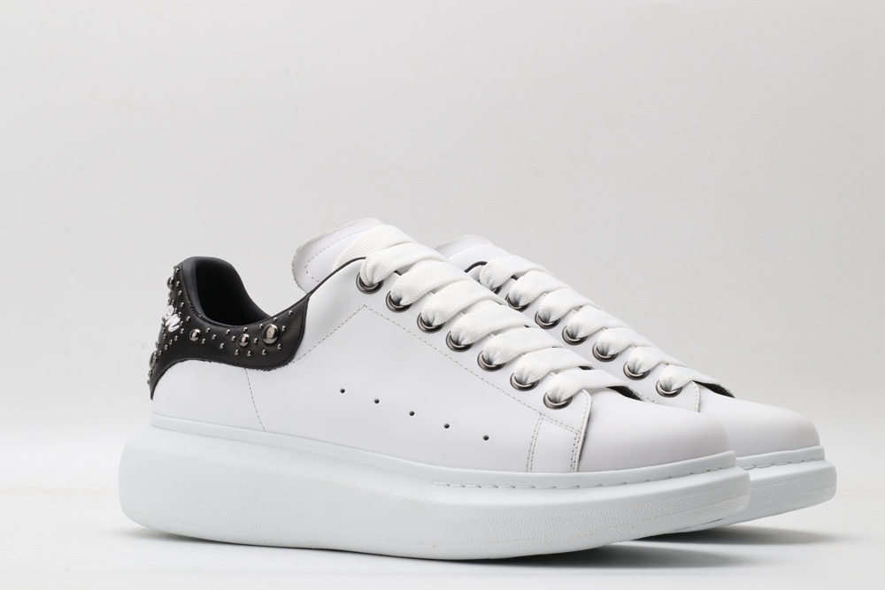 AMQ White calf leather lace-up sneaker