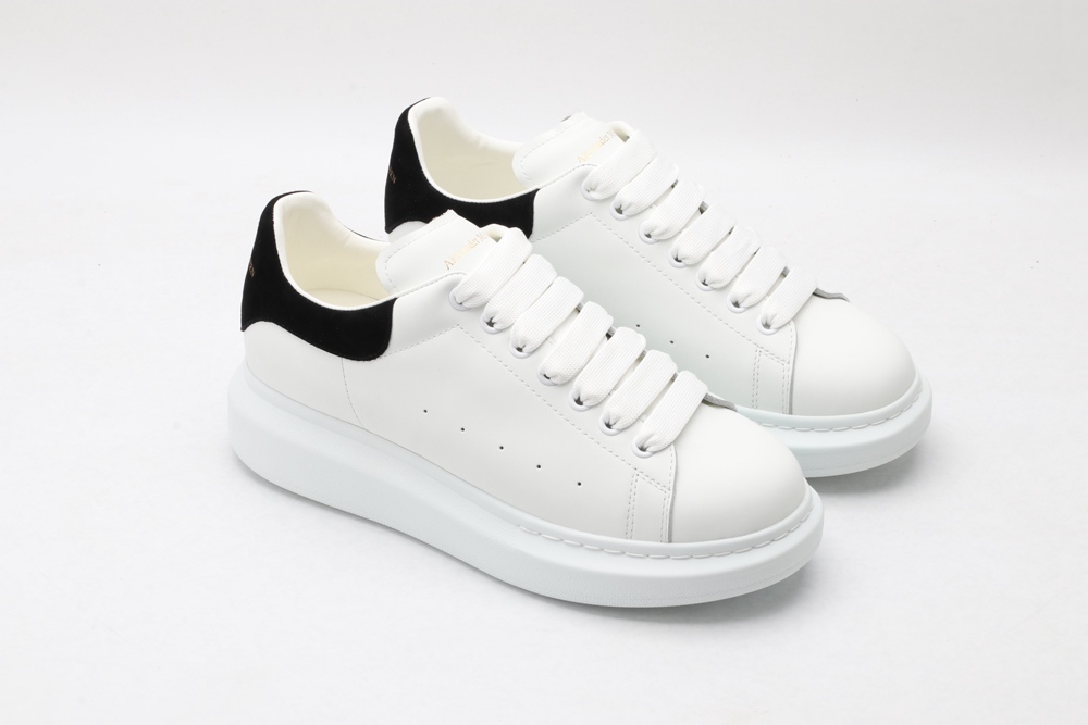 AMQ OVERSIZED SNEAKER Black