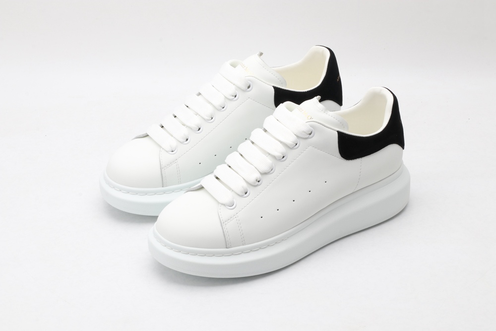 AMQ OVERSIZED SNEAKER Black