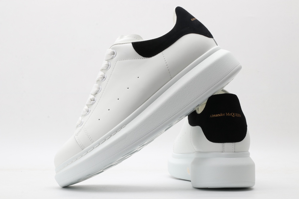 AMQ OVERSIZED SNEAKER Black