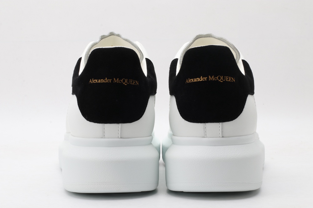 AMQ OVERSIZED SNEAKER Black