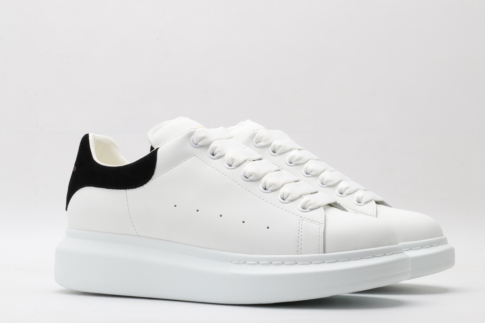 AMQ OVERSIZED SNEAKER Black