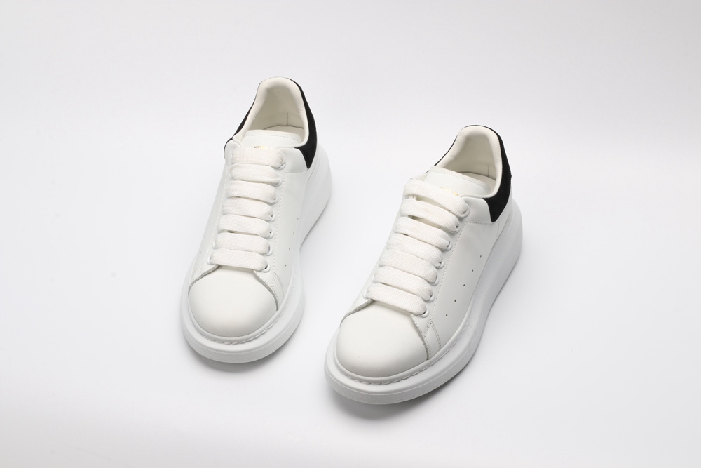 AMQ OVERSIZED SNEAKER Black