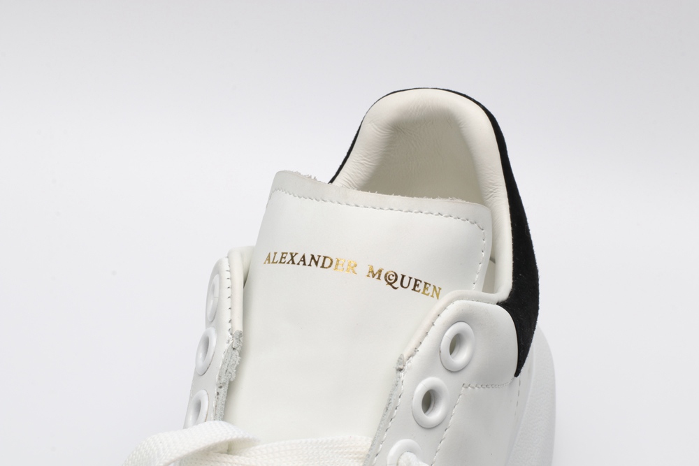 AMQ OVERSIZED SNEAKER Black