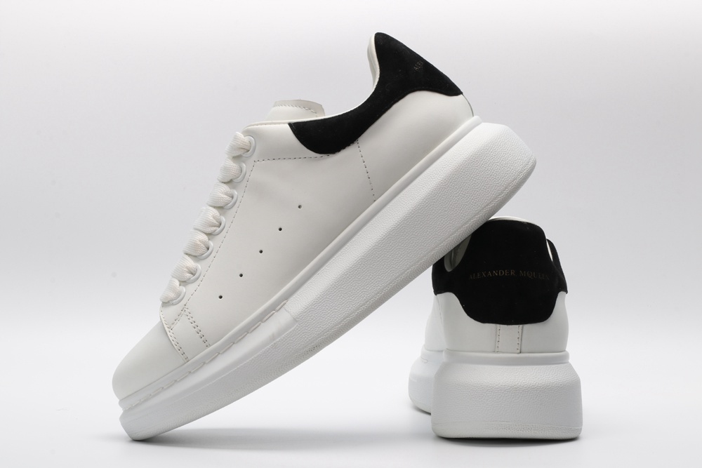 AMQ OVERSIZED SNEAKER Black