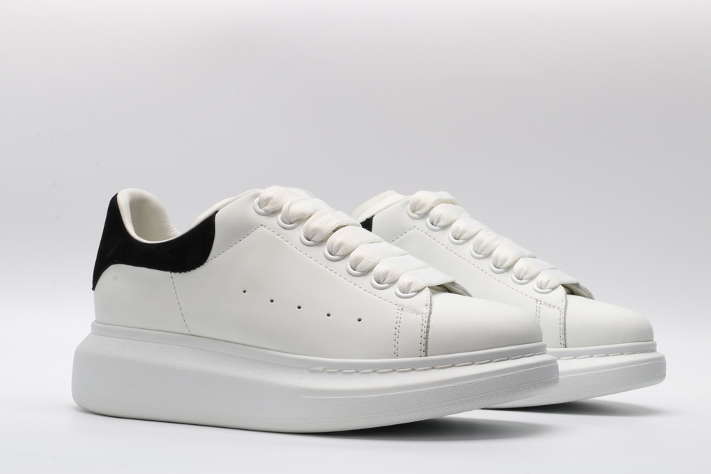 AMQ OVERSIZED SNEAKER Black