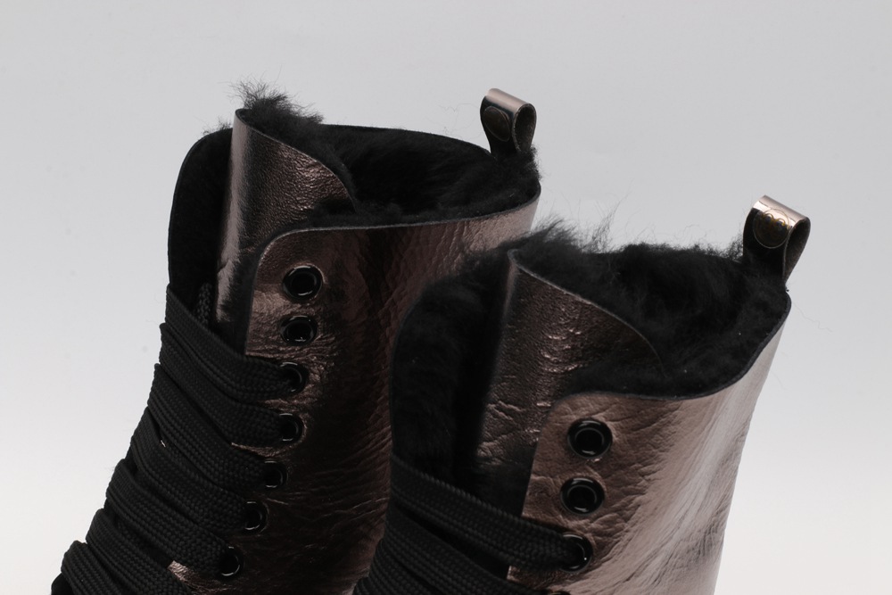 AMQ winter boots cafe