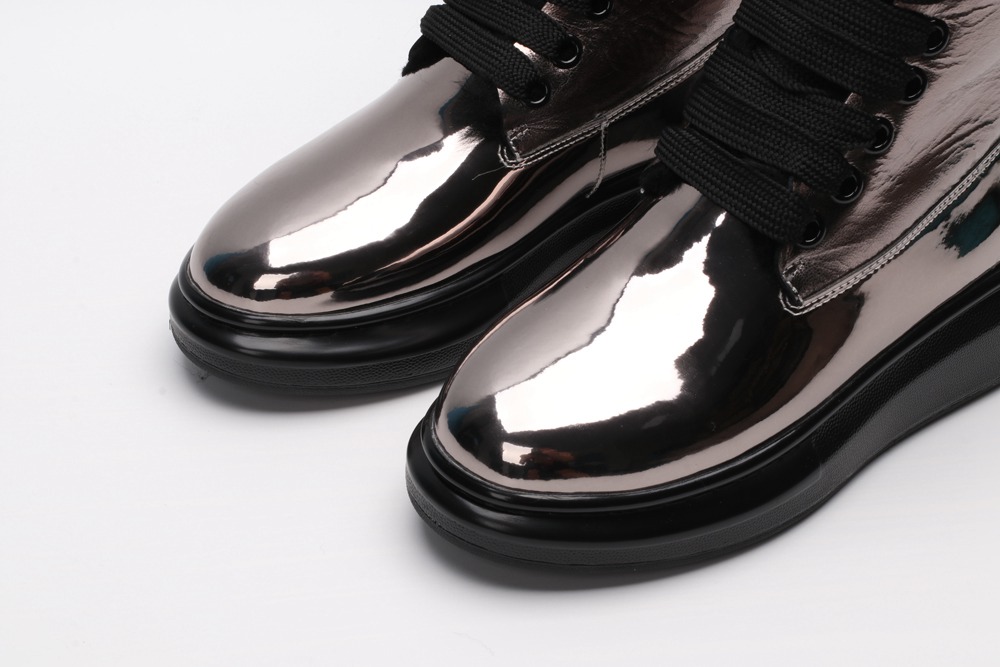 AMQ winter boots cafe