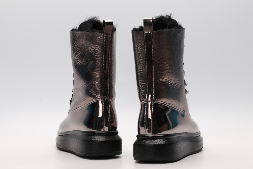 AMQ winter boots cafe