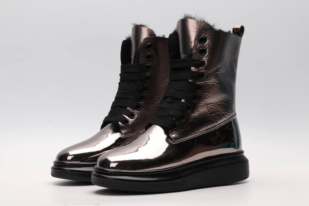 AMQ winter boots cafe