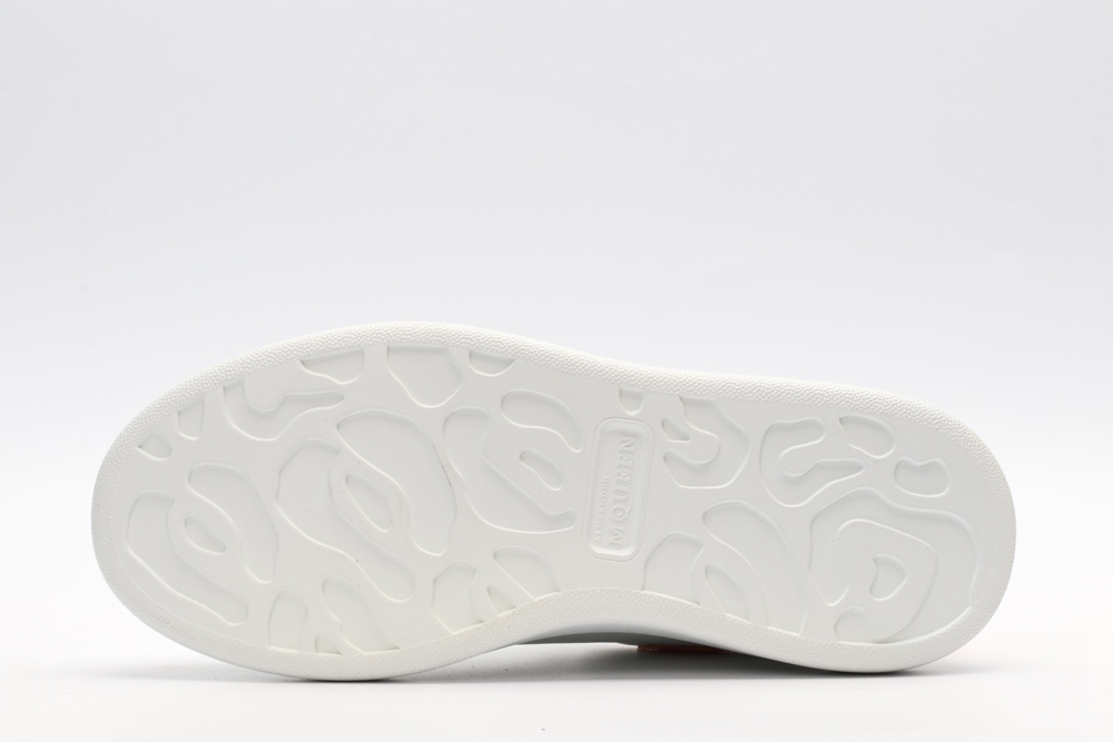 AMQ OVERSIZED SNEAKER with orange heel