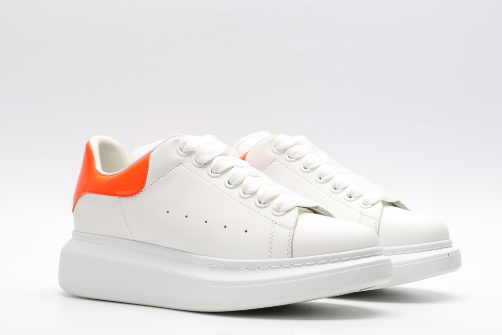 AMQ OVERSIZED SNEAKER with orange heel