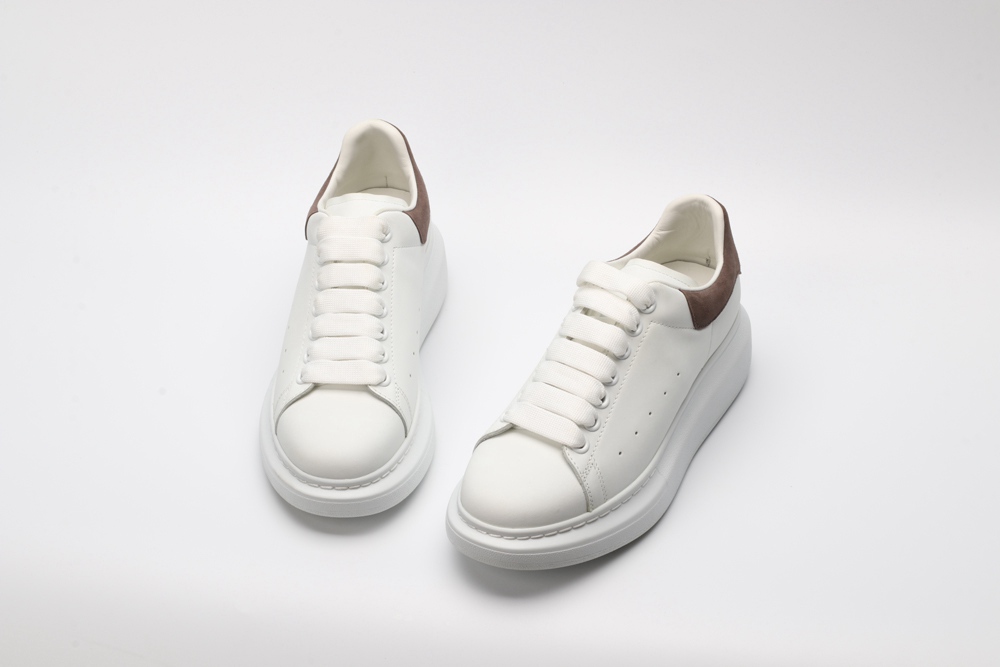 AMQ OVERSIZED SNEAKER Cafe