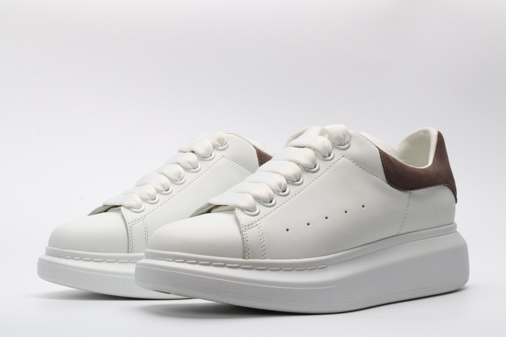 AMQ OVERSIZED SNEAKER Cafe