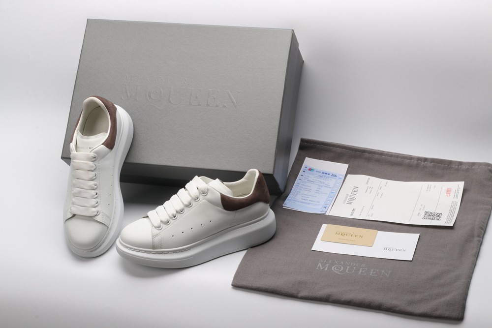 AMQ OVERSIZED SNEAKER Cafe