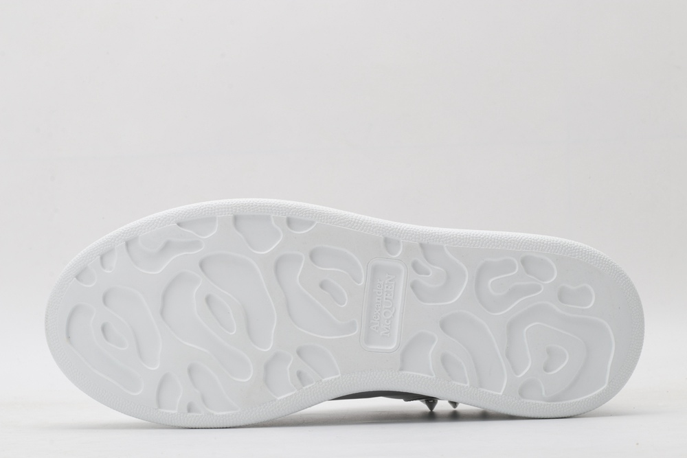 White calf leather lace-up sneaker with siL*Ver-finished hammered stud