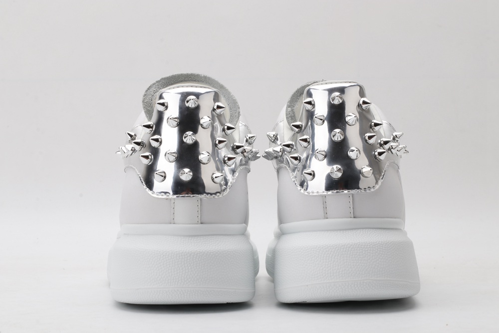 White calf leather lace-up sneaker with siL*Ver-finished hammered stud