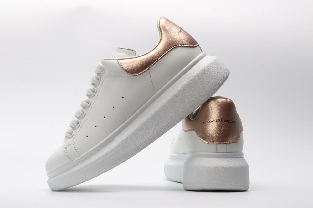 AMQ OVERSIZED SNEAKER with gold heel