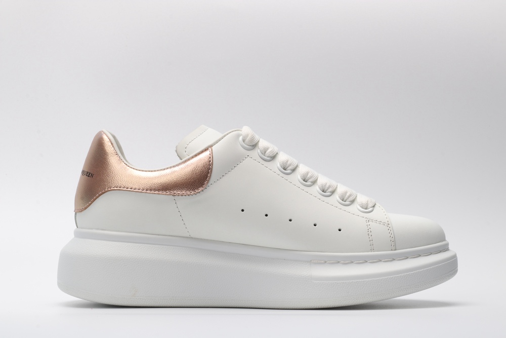 AMQ OVERSIZED SNEAKER with gold heel