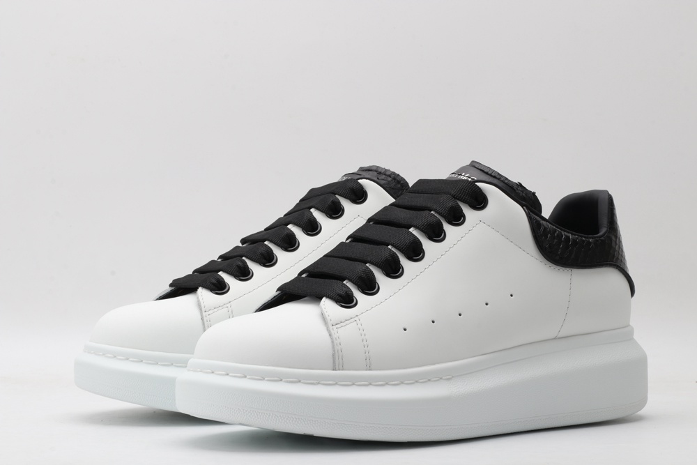 AMQ OVERSIZED SNEAKER with blue stamped python heel