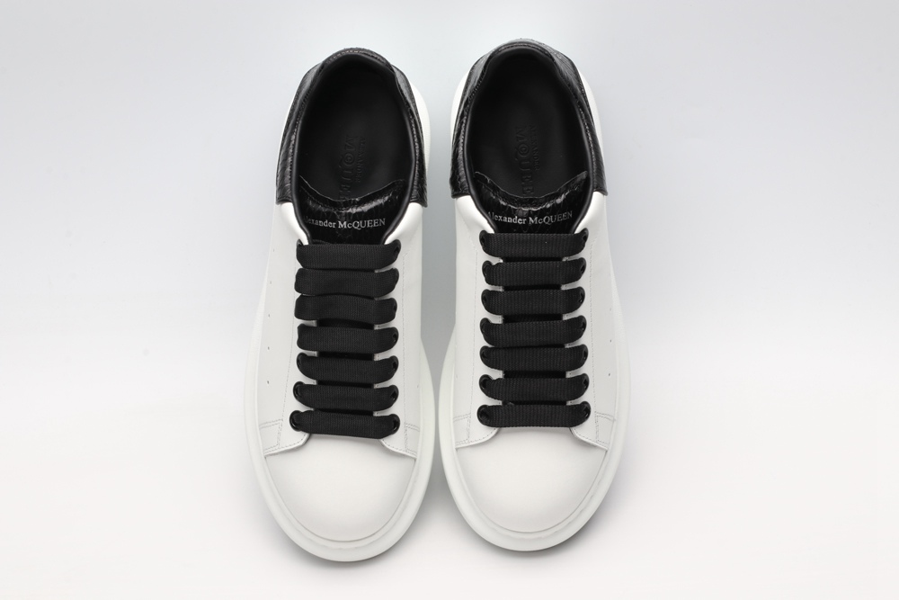 AMQ OVERSIZED SNEAKER with blue stamped python heel