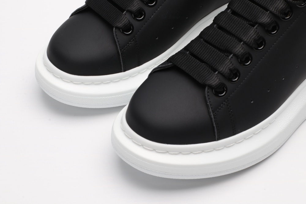 AMQ OVERSIZED SNEAKER Black