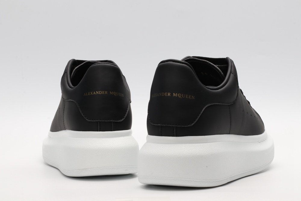 AMQ OVERSIZED SNEAKER Black