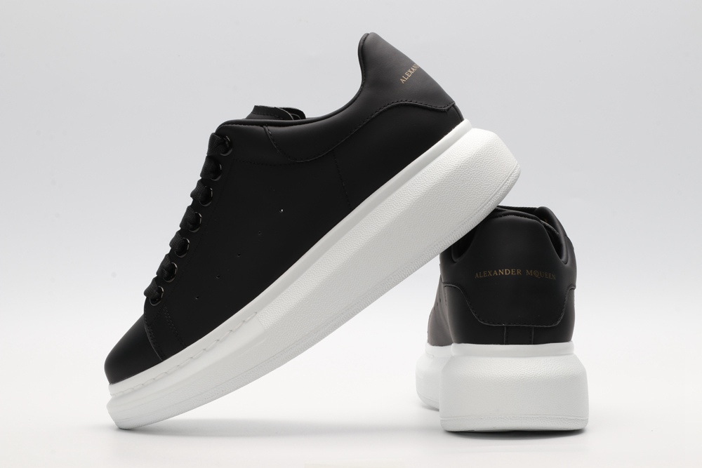 AMQ OVERSIZED SNEAKER Black