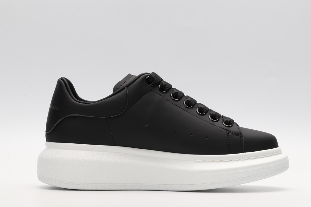 AMQ OVERSIZED SNEAKER Black