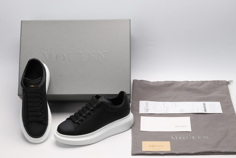 AMQ OVERSIZED SNEAKER Black